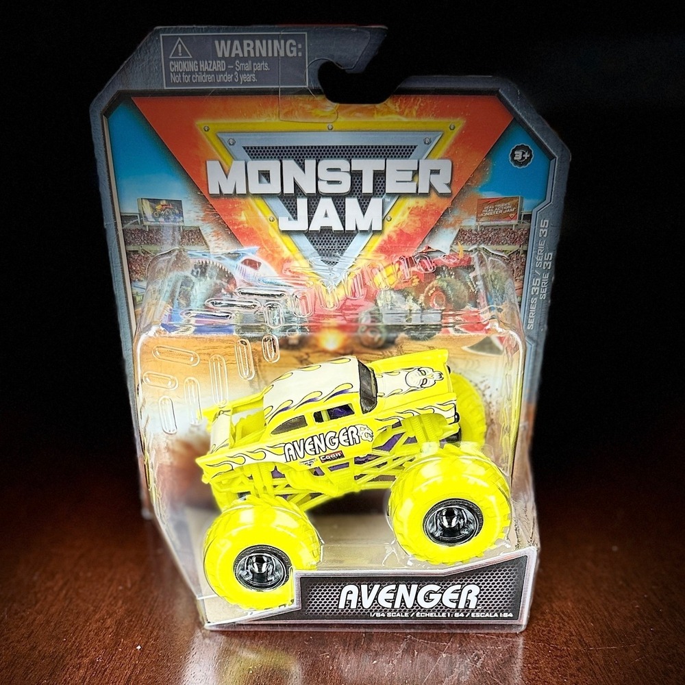 Monster Jam Truck Avenger Overcharged 1/64 Scale Series 35 Spin Master‎ Yellow